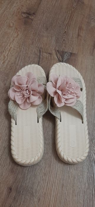 Жіночі шльопанці