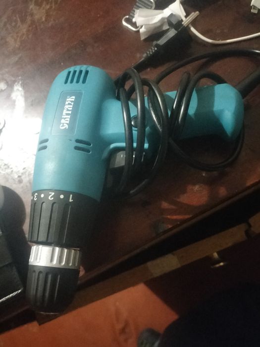 Продам дрель світязь в робочому стані майже як нова.