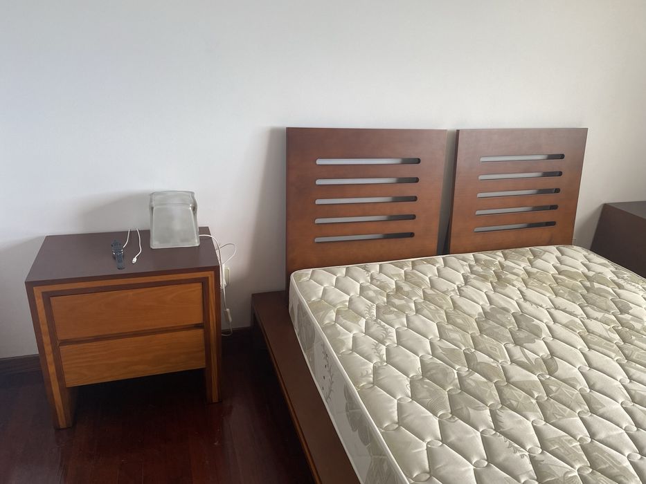 Quarto completo em madeira