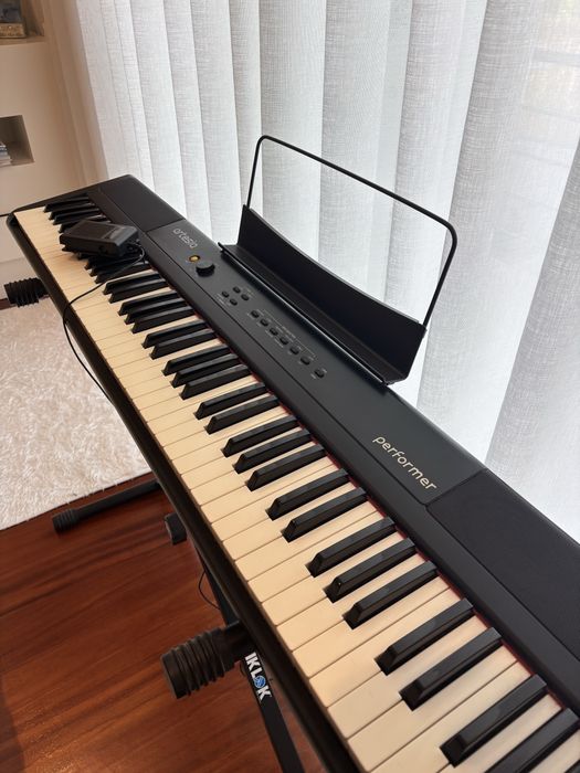 Teclado preto da Artesia