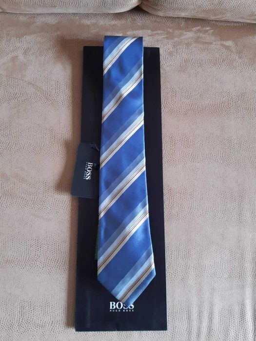Мужской галстук  Hugo Boss.