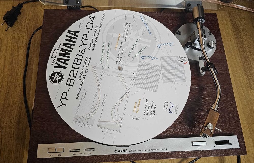 Програвач вінілу Yamaha YP-D4.