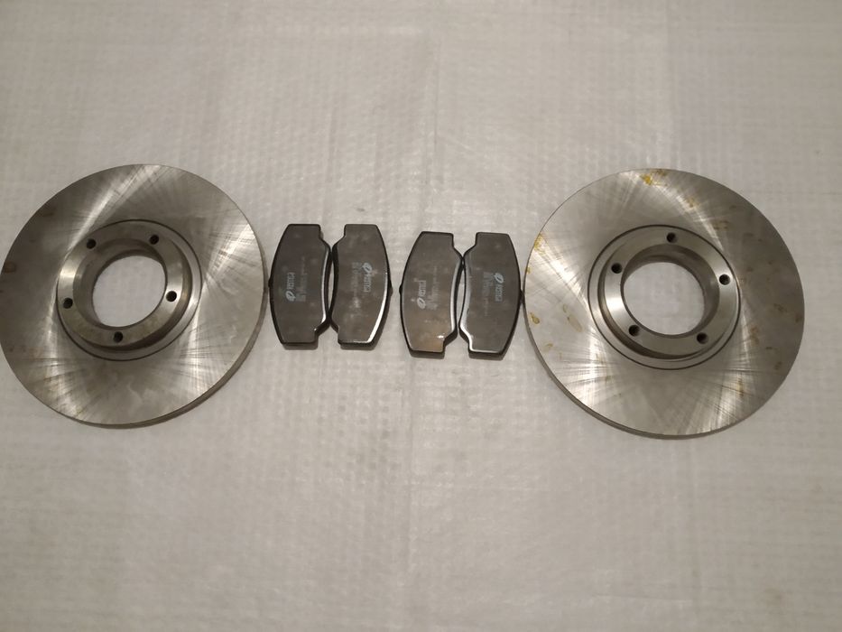 Zestaw tarcz i klocków hamulcowych przód Transit 1986-92 model 80-120.