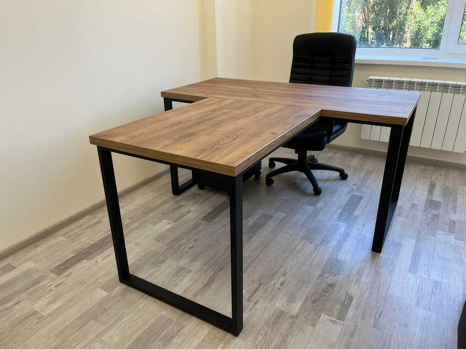 Кабінет керівника, стіл керівника. Столи керівника. Стол руководителя.