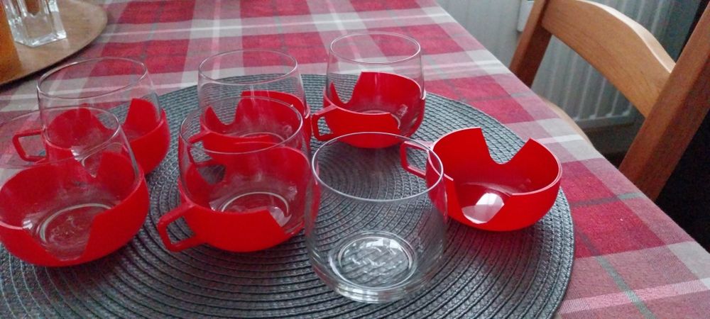 Małe szklaneczki relikt PRL-U