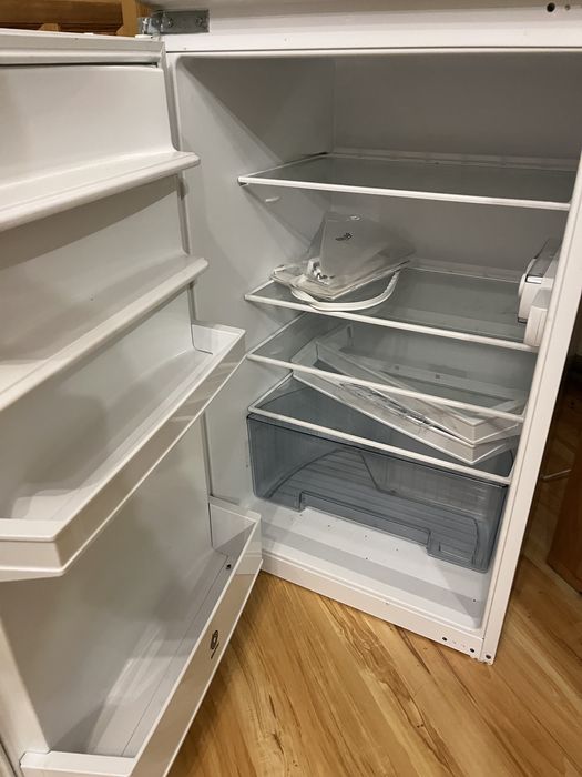 Lodówka do zabudowy podblatowa mała