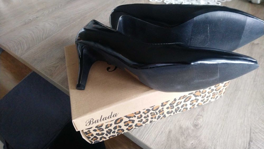 Czarne buty na obcasie rozmiar 39