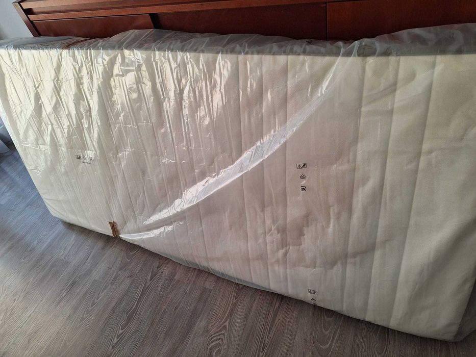 Cama IKEA MALM branco, com estrado e colchão 90x200