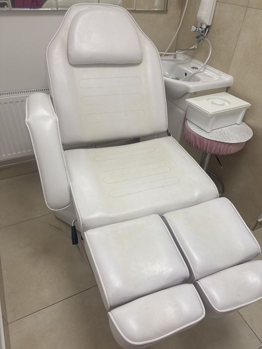 Fotel kosmetyczny do pedicure zabiegow masażu na podnosniku
