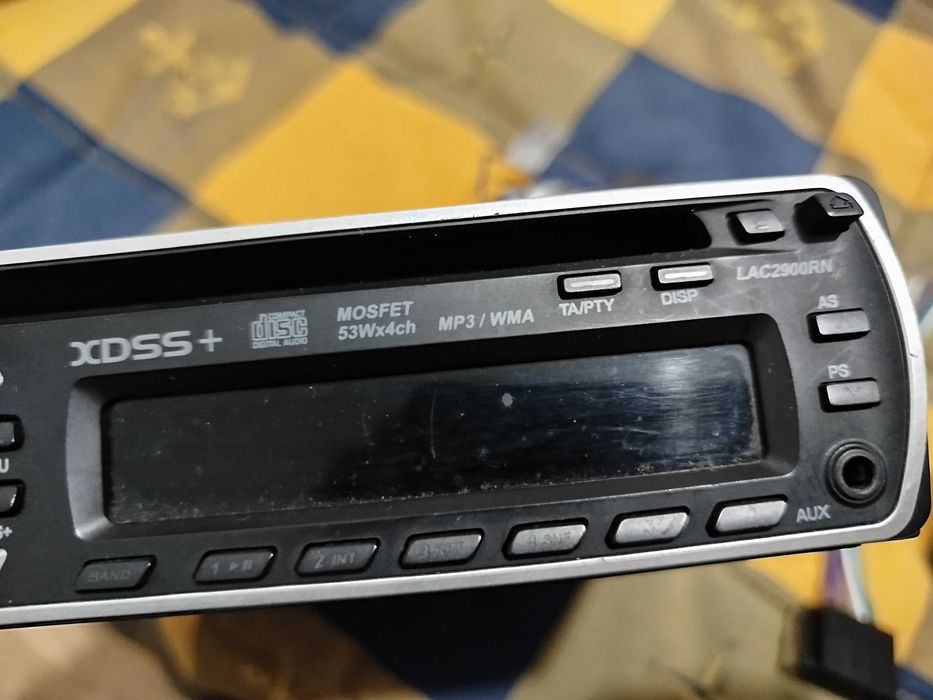 Autoradio Marca LG, CDs Mp3 e Wma, com AUX, a funcionar, Aceito troca
