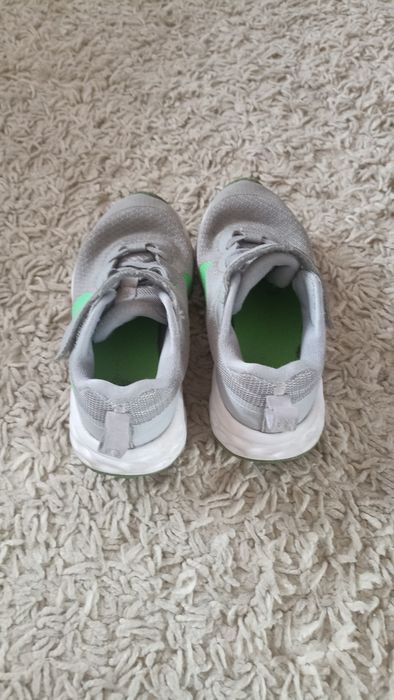 Dziewczęce sportowe buty Nike rozmiar 27,5