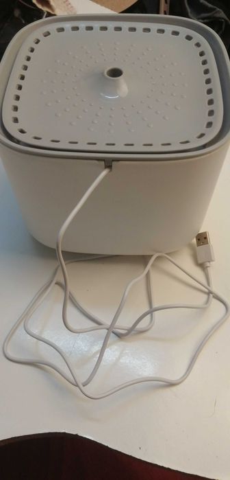 Fonte para gatos com filtros & alimentação de 220V.