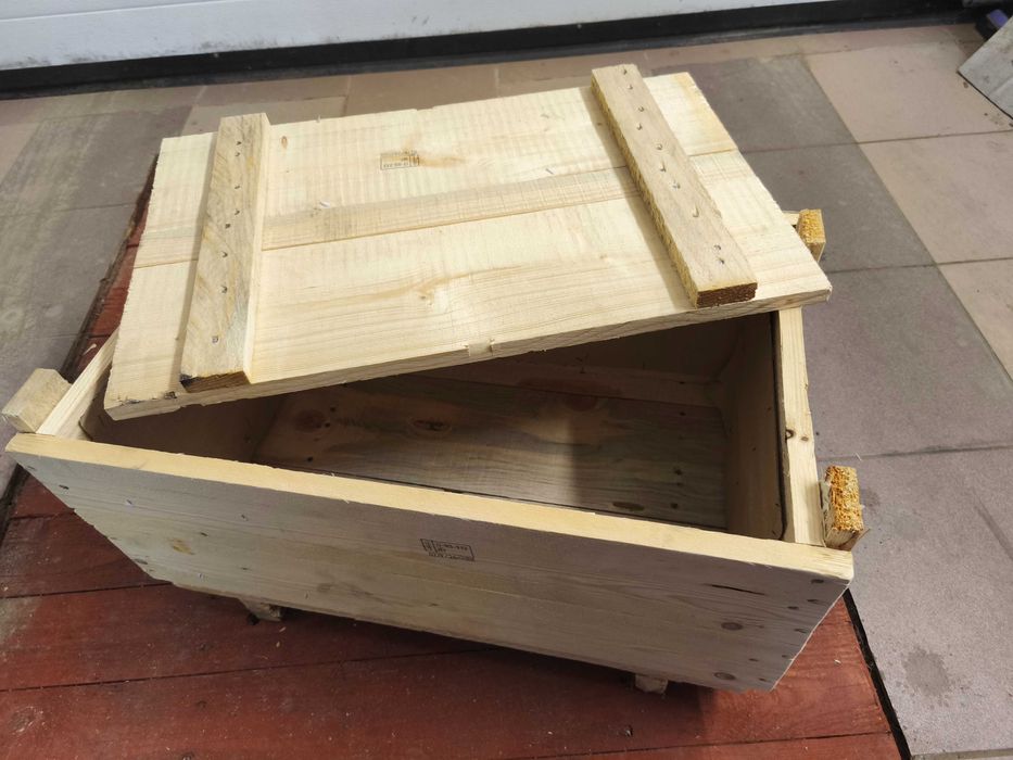 Skrzynia drewniana z wiekiem