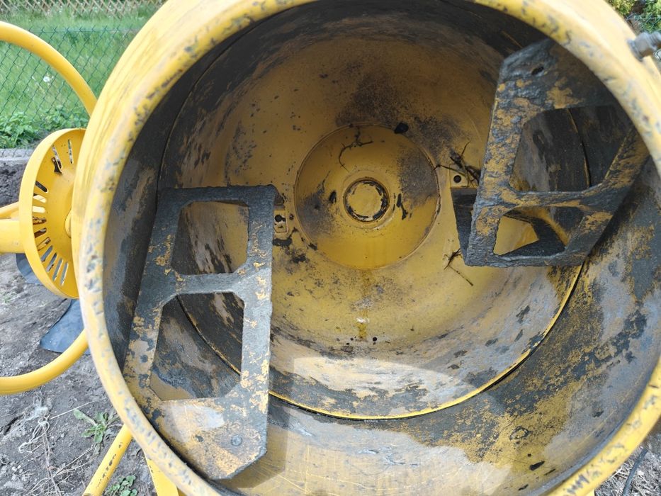 Betoniarka 120l. 230v.