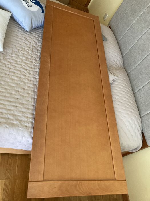 Cabeceira de cama em cerejeira