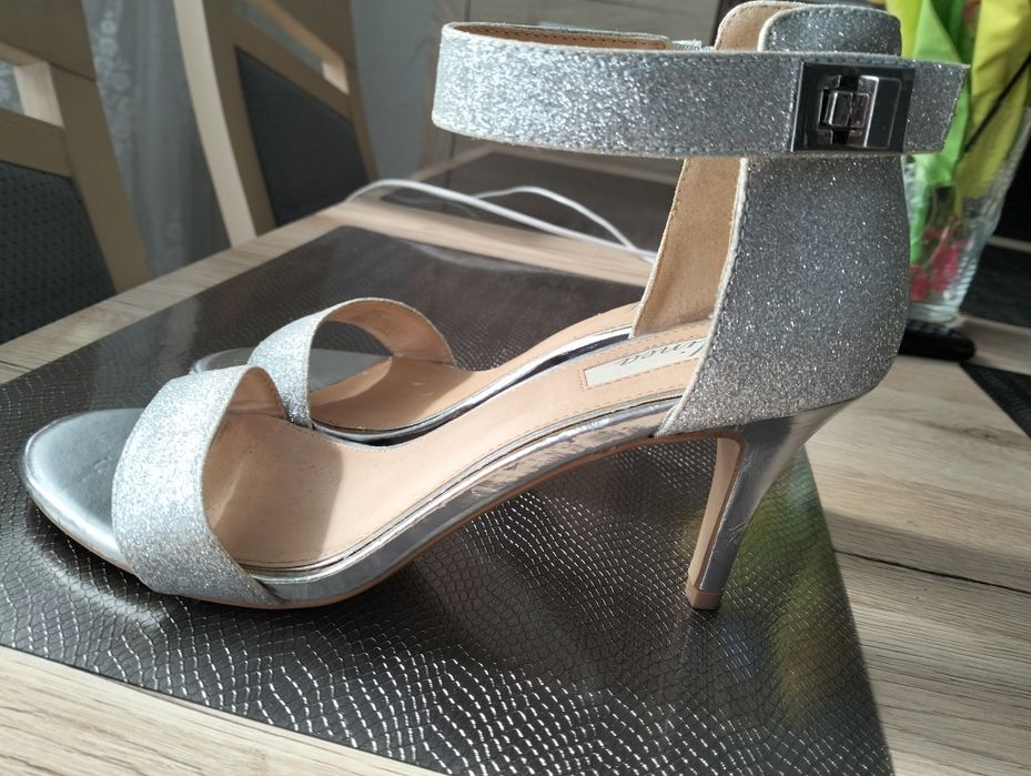 Szpilki sandałki 38