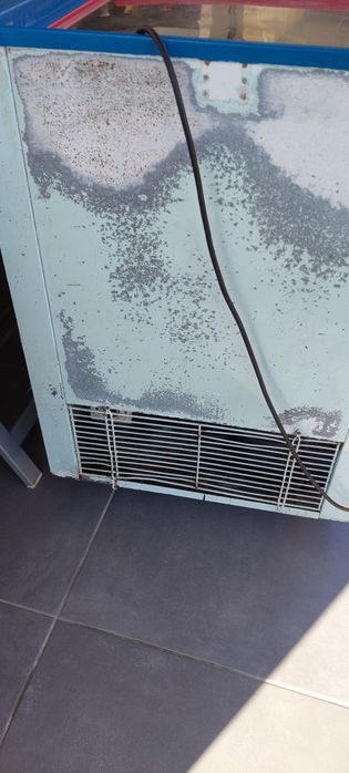 Arca congeladora grande a funcionar na perfeição
