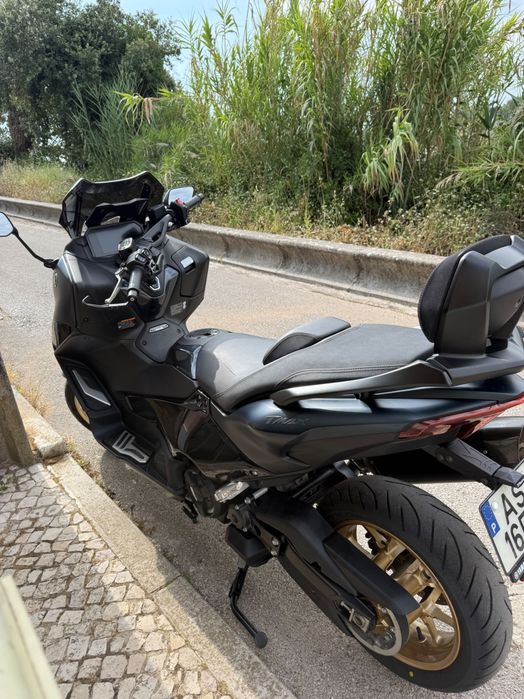 Yamaha tmax 560 tech-MAX  7100kms troca/retoma