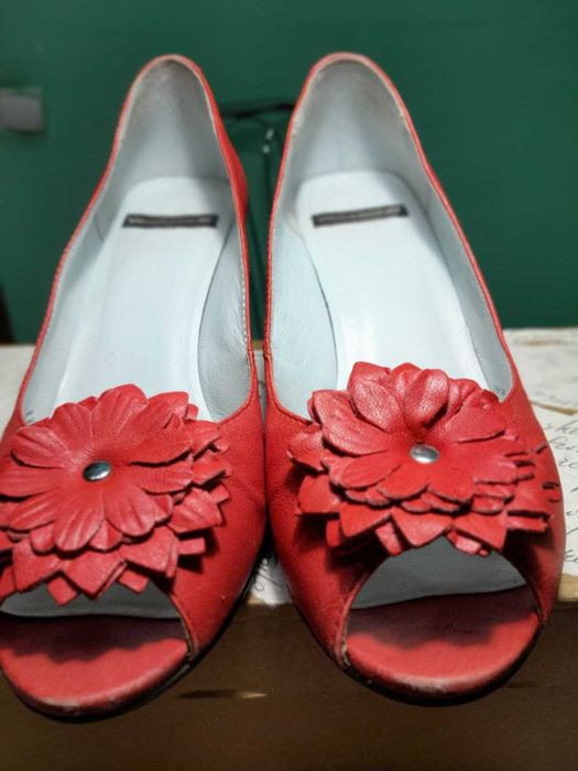 Шикарні червоні туфлі 37 розмір