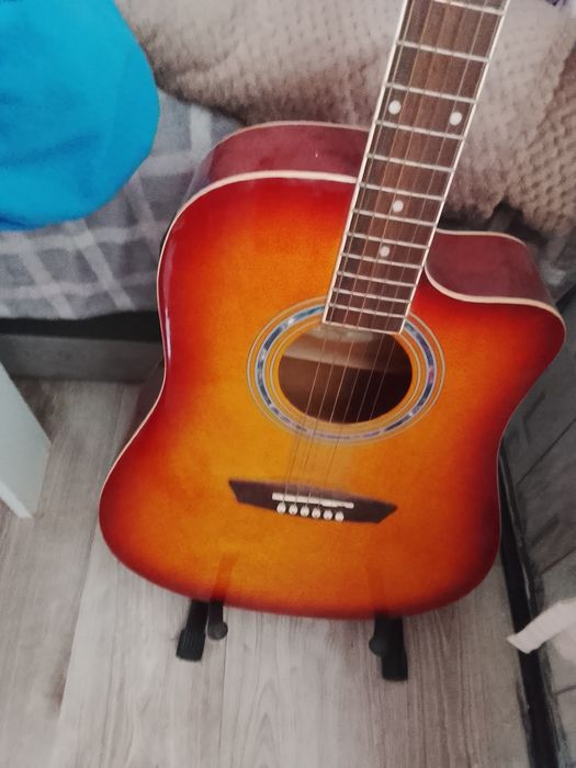 Gitara z akcesoriami
