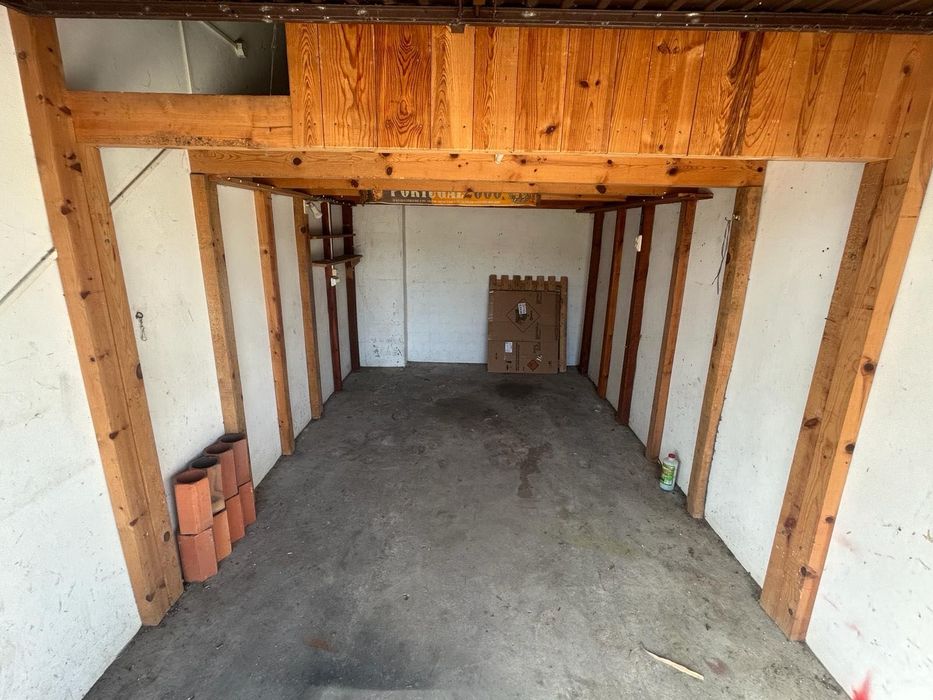 Arrendo garagem na guimarota