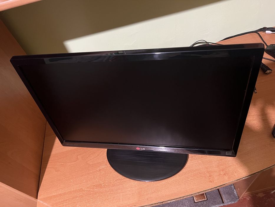 Монітор LG повнісю робочий