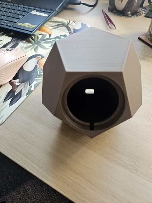 Stojak na magsafe z drukarki 3D