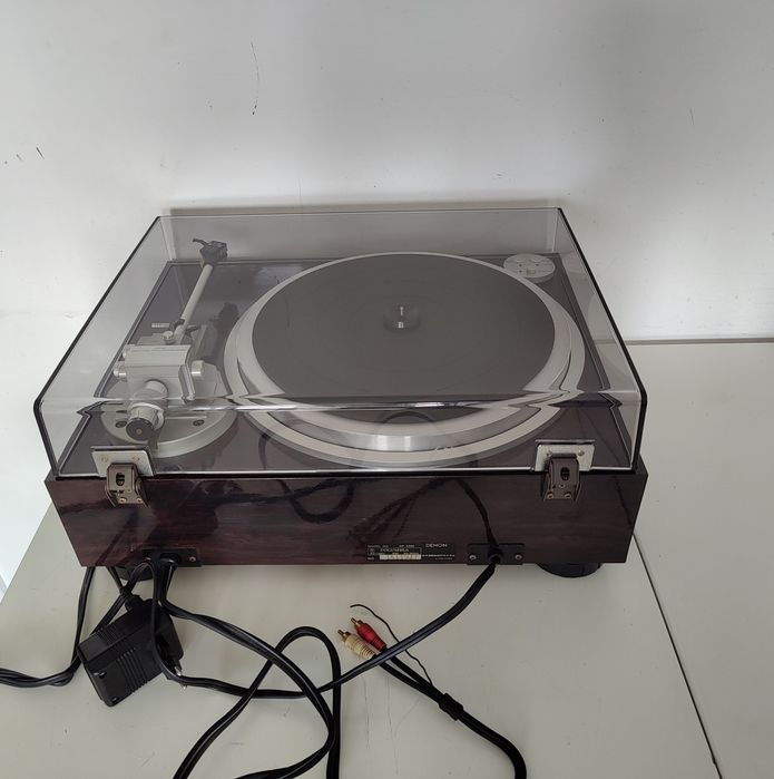 Denon DP-59M , gramofon wysokiej klasy . Najwyższy model