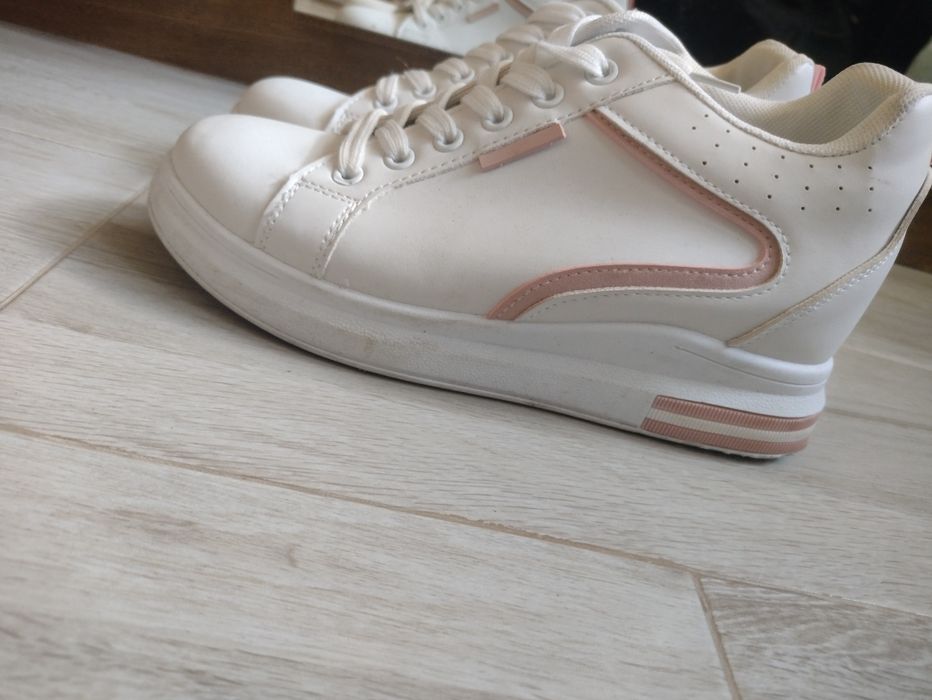 Sportowe buty ukryty koturn r.38 (wkładka 24.3cm)