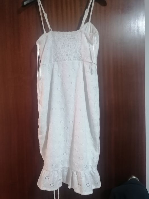 Vendo vestido branco tecido todo trabalhado