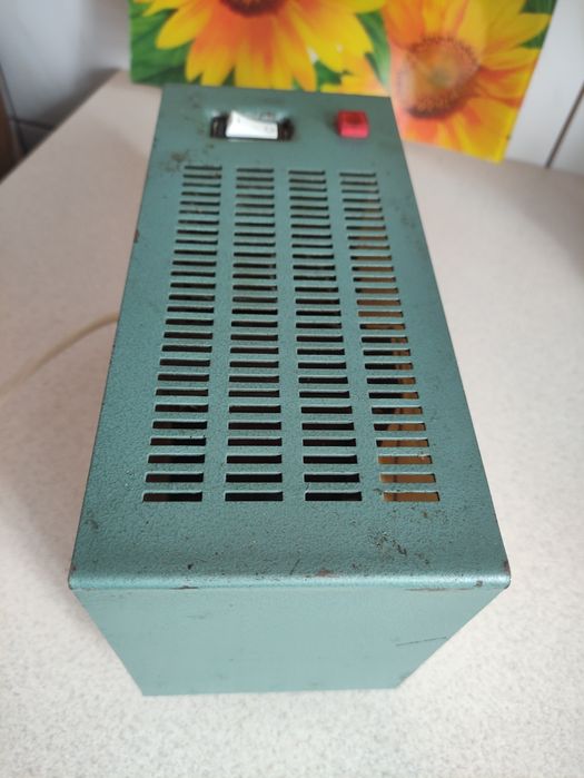 Regulator stabilizator napięcia 220 volt PRL typu UNITRA