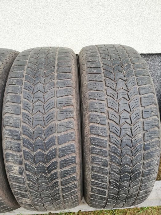 4 opony zimowe Dębica 205/60R16. Bieżnik około 5-6mm.