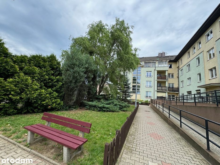 Umeblowana kawalerka na Polskich Marynarzy, do sprzedaży. Parking.