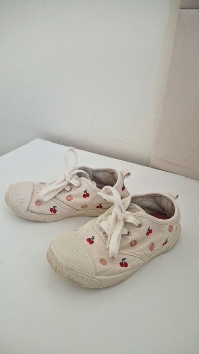 Materiałowe trampki wiśnie Zara 27