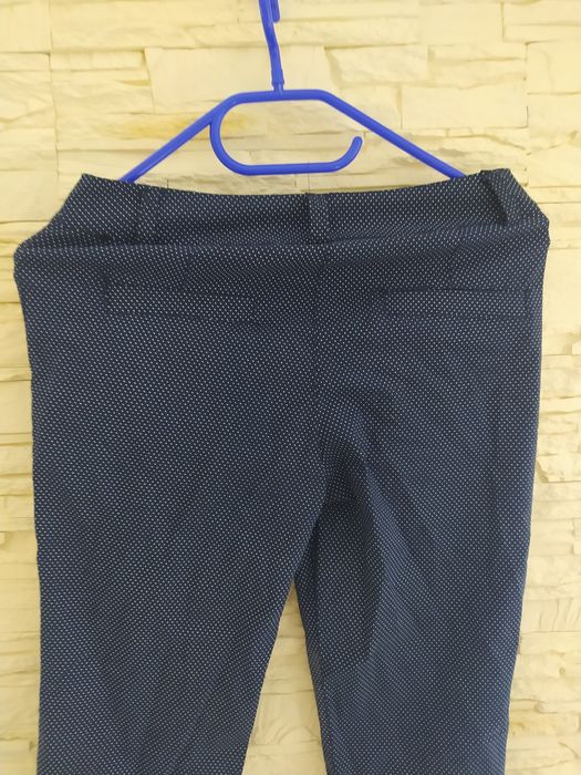 Spodnie eleganckie granatowe w kropki 34