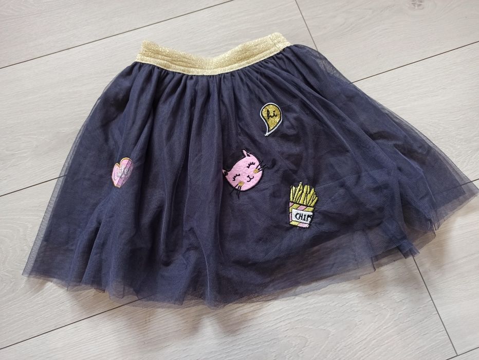 Spódniczka z naszywkami