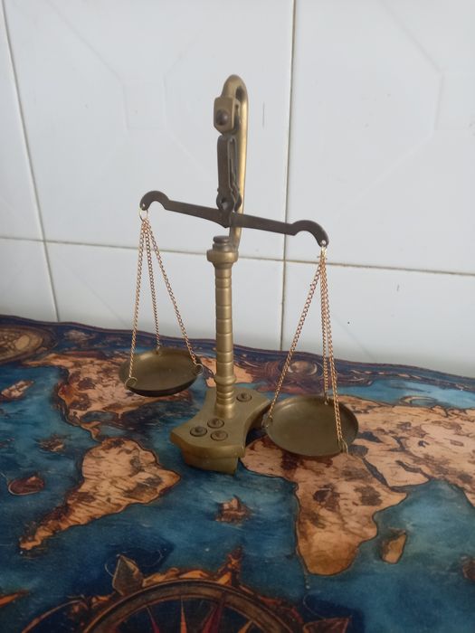 Balança Antiga de latão 18cm.