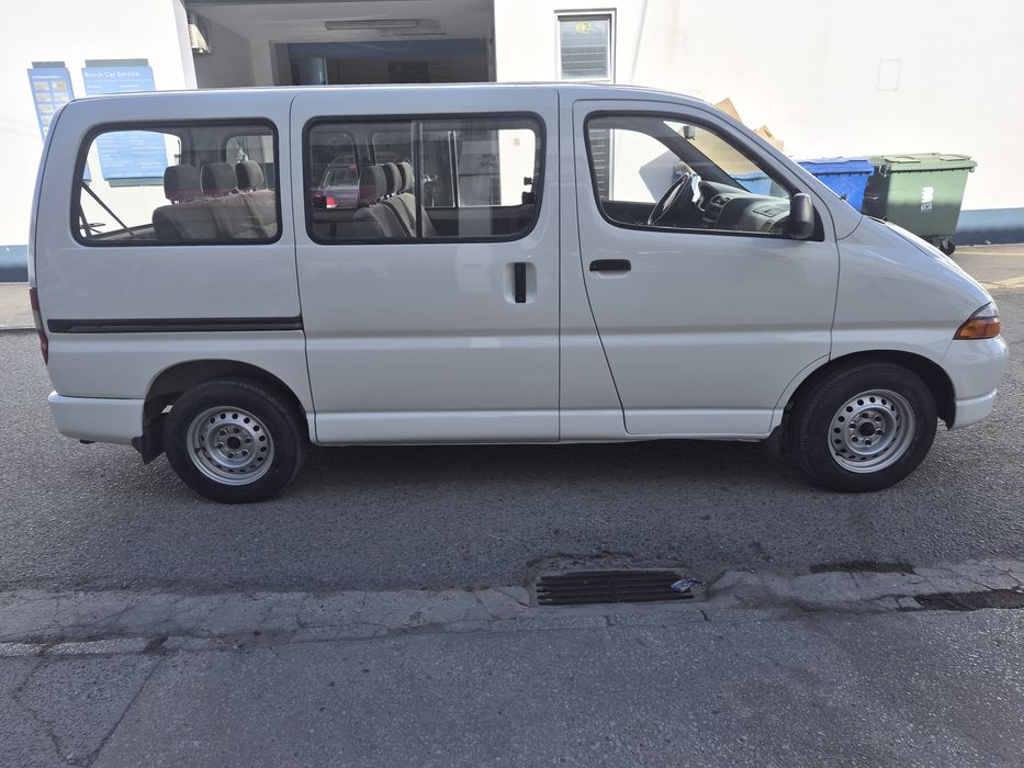 Toyota Hiace 9 lugares