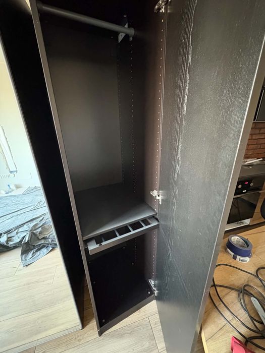 Czarna szafa ikea pax z lustrem