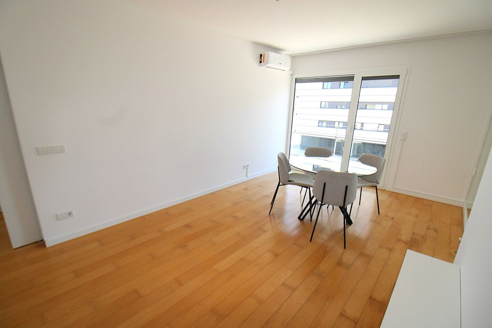 Arrendamento de apartamento T1 na Rua do Volga, 1