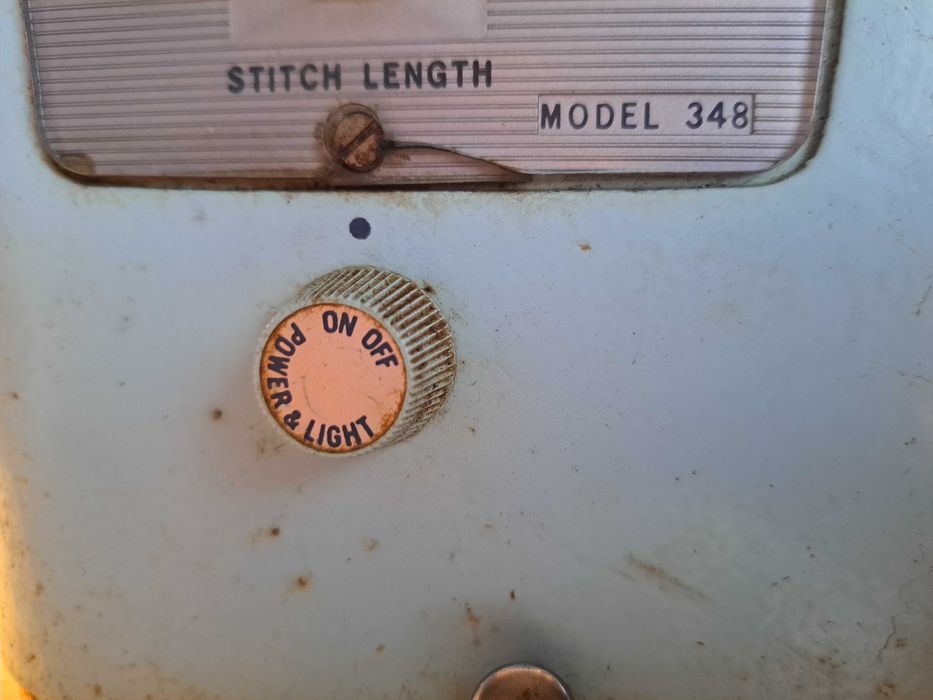 Maquina de Costura SINGER model 348