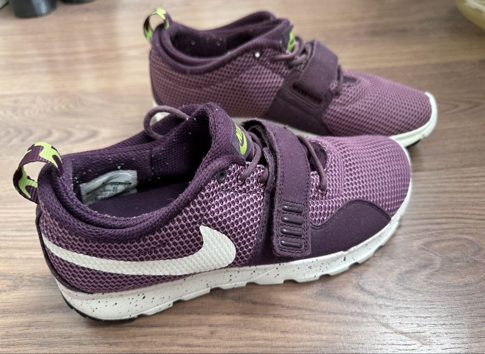 Кросівки Nike berry,40