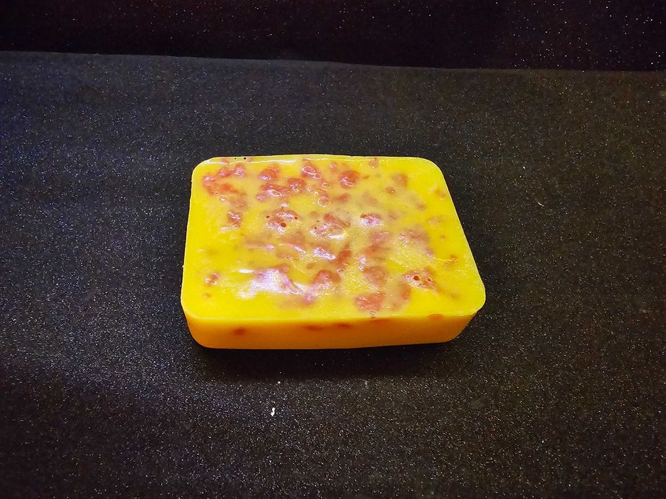 Mydełko z kozim mlekiem z kawałkami szarego mydła