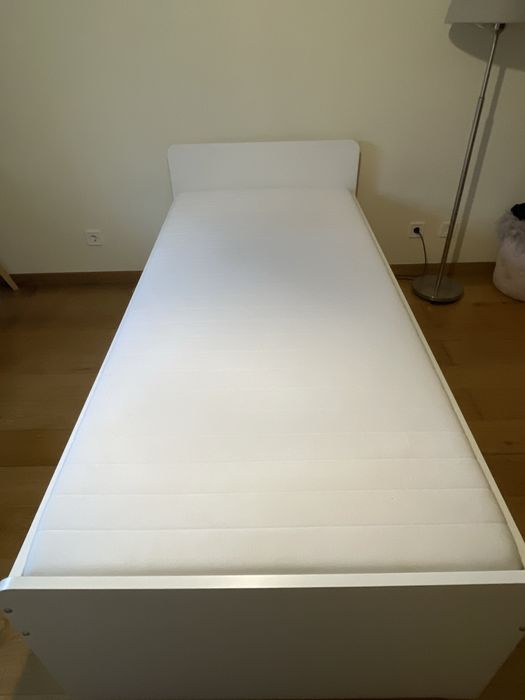 Cama solteiro Slakt + secretaria e cadeira