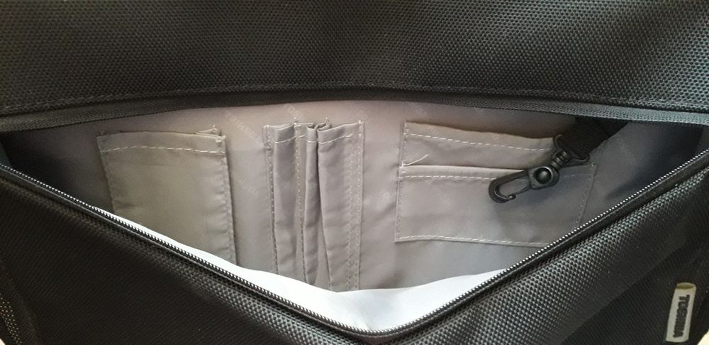 Mala Toshiba para portátil, preta, como nova64751136138371122