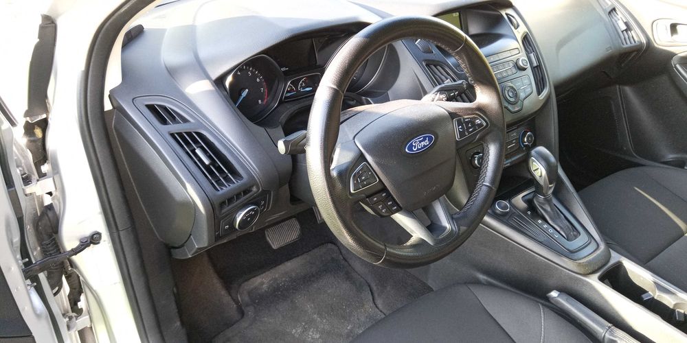 Ford Focus 2017 VIN 1FADP3K2XJL224945 фото оголошення 10 з 13
