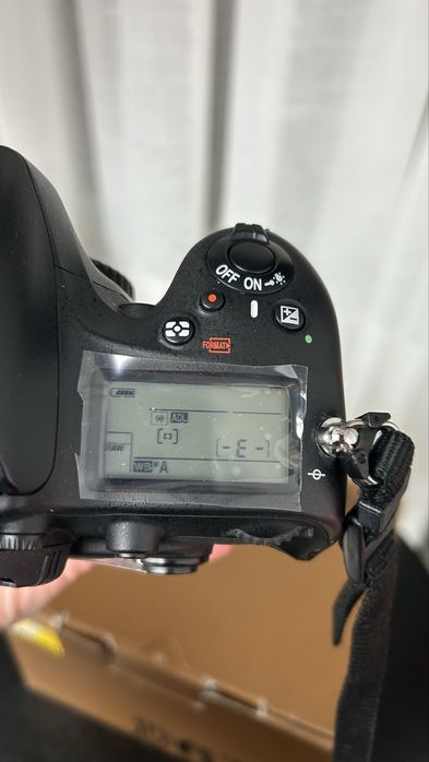 Повнокадрова дзеркальна камера Nikon D610