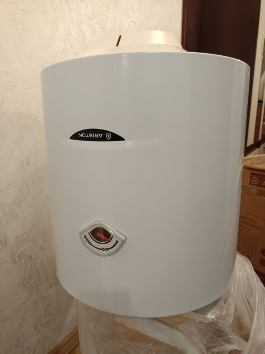 Продаю водонагрівач (бойлер). Ariston