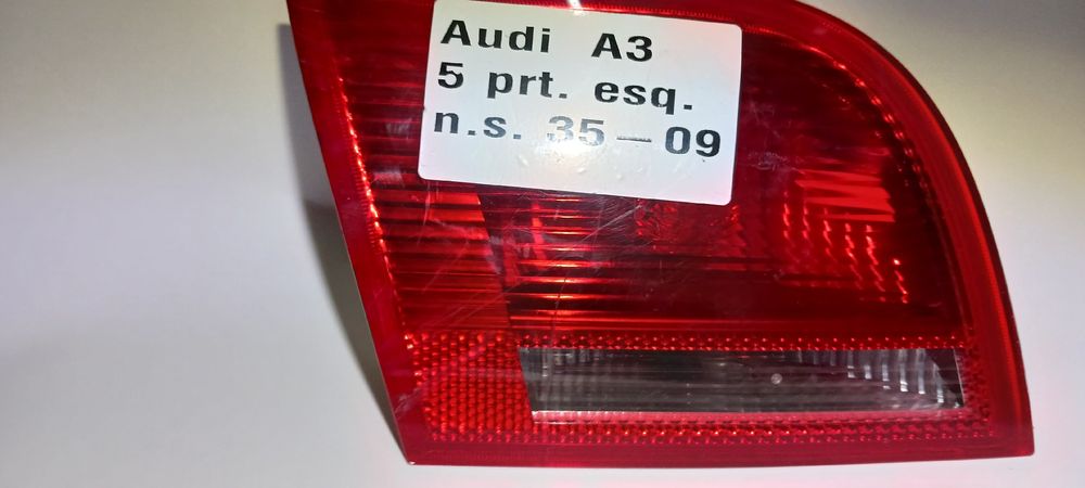Farolim da mala esquerdo AUDI A3 Sportback (8PA)