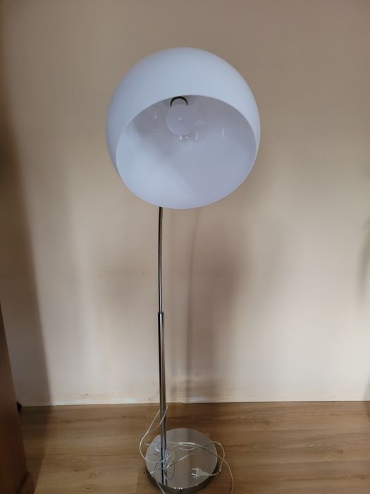 Lampa stojąca podłogowa